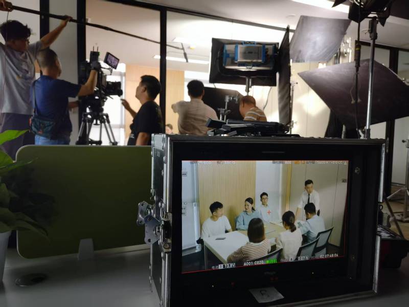 香河县TVC拍摄公司：科技产品视觉化大师，诠释未来感与功能美学